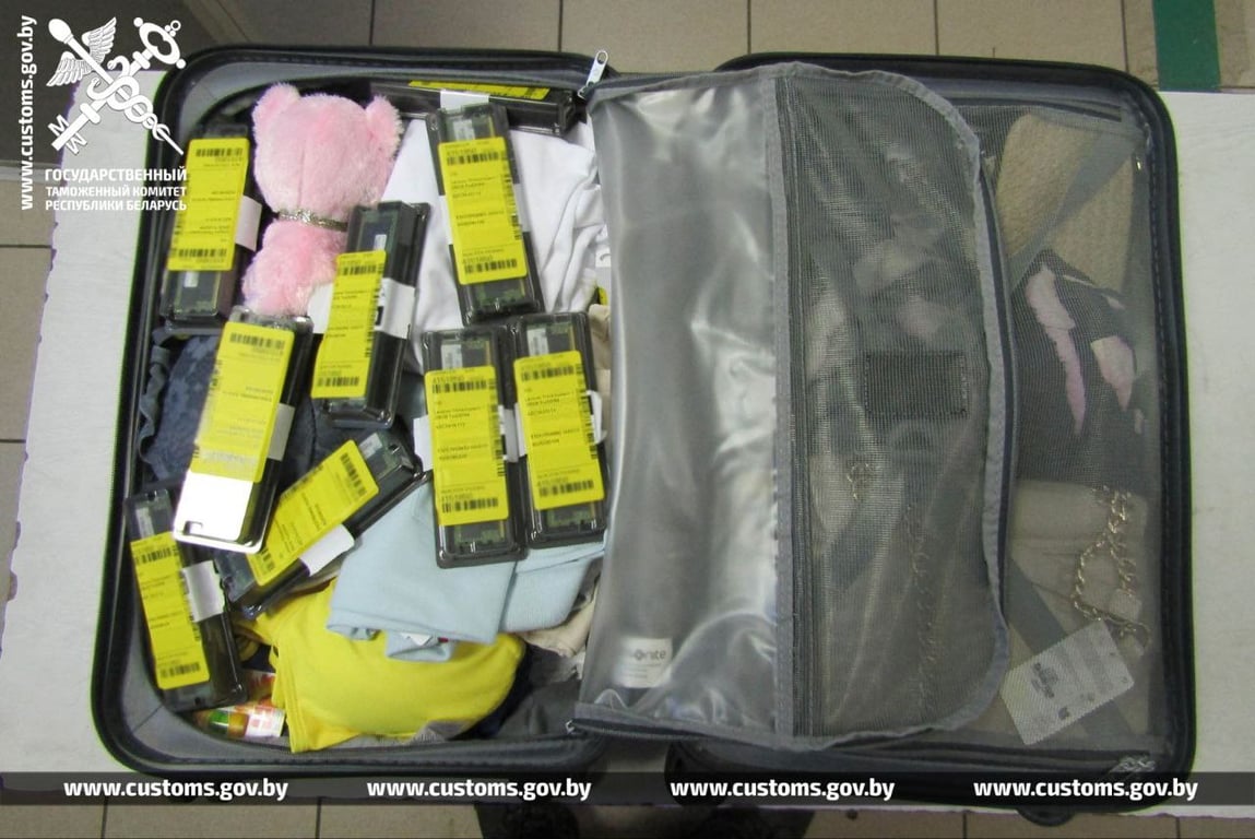 Женщина пыталась незаконно ввезти в Беларусь 47 модулей оперативной памяти, спрятав их в личных вещах
