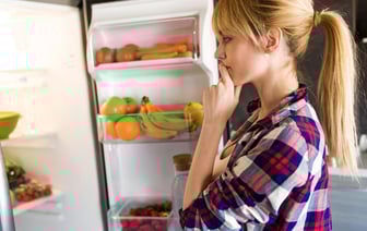 Зачем класть мел в холодильник? Вот как этот трюк позволит отсрочить его мытьё — Полезно