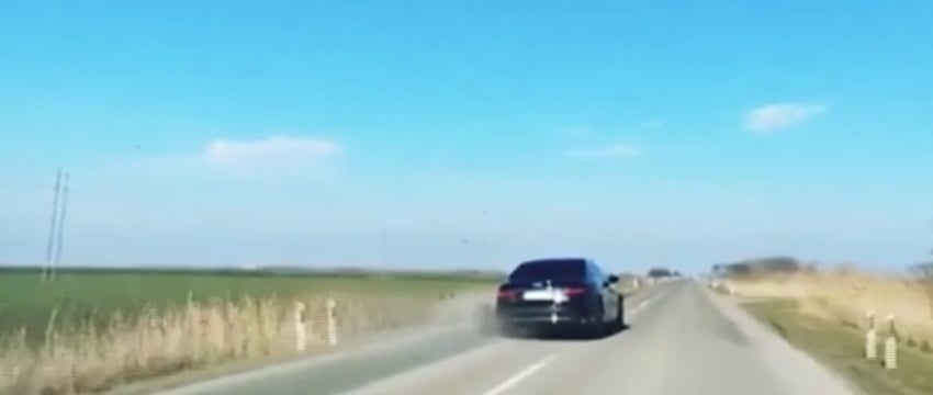 У авто из кортежа президента Сербии отвалилось колесо