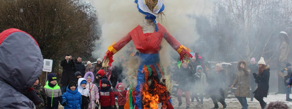 Заплыв в шапках-ушанках, дегустации мяса и сжигание чучела — под Гродно отпразднуют Масленицу