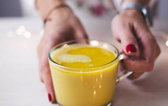 Зачем белорусам пить «золотое молоко»? Вот, что нужно добавить в обычное — Полезно