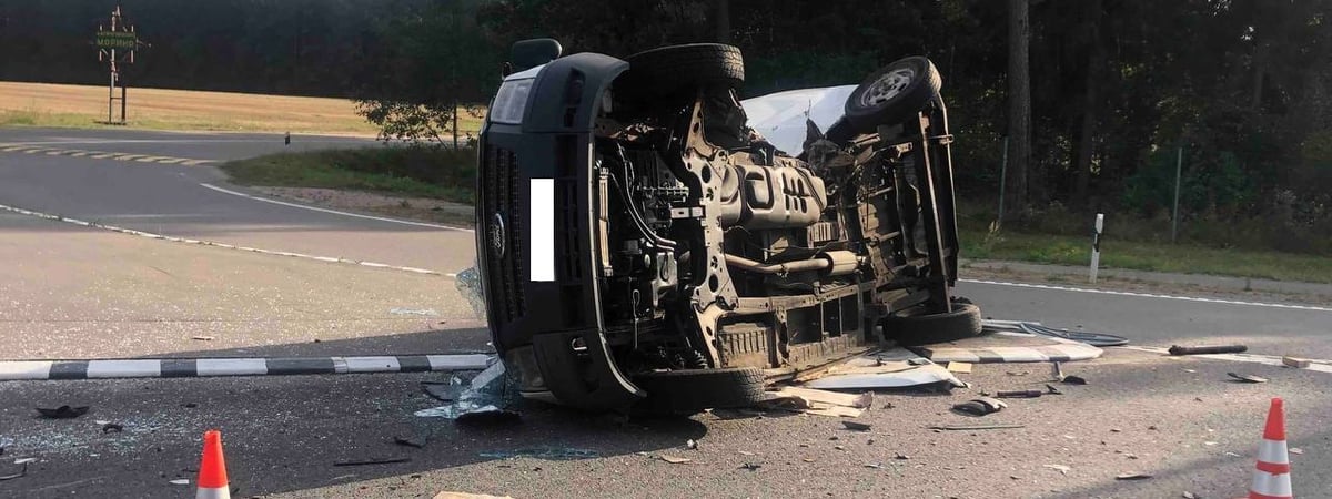 В Ивьевском районе столкнулись микроавтобус и легковушка — пострадали дети