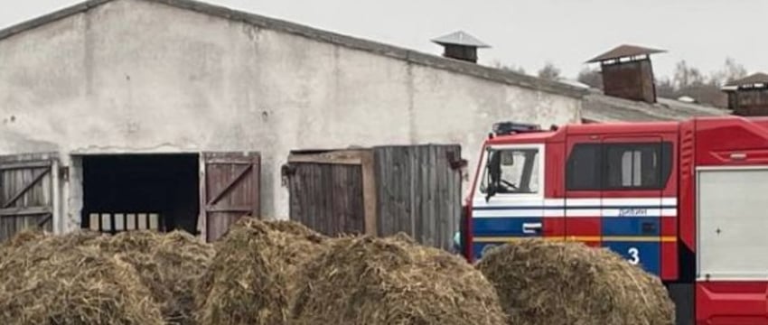 В Кобринском районе загорелась солома