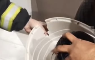 В Беларуси ребенок надел на голову горшок. Снимали спасатели