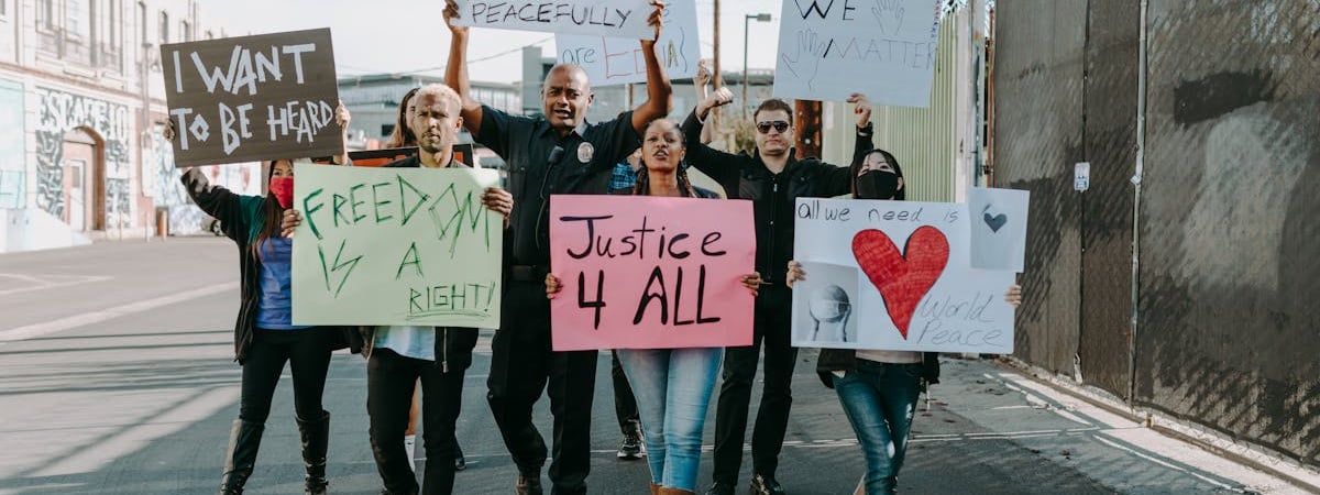 Во Франции прошли протесты против победы ультраправых