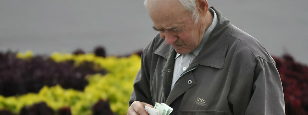 Лукашенко пообещал повысить пенсии 180 белорусам. Кто входит в эту категорию?