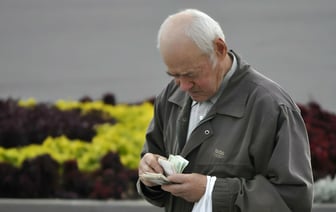 Лукашенко пообещал повысить пенсии 180 белорусам. Кто входит в эту категорию?