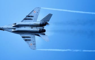 Самолет МиГ-29 повредил крыши домов в Польше