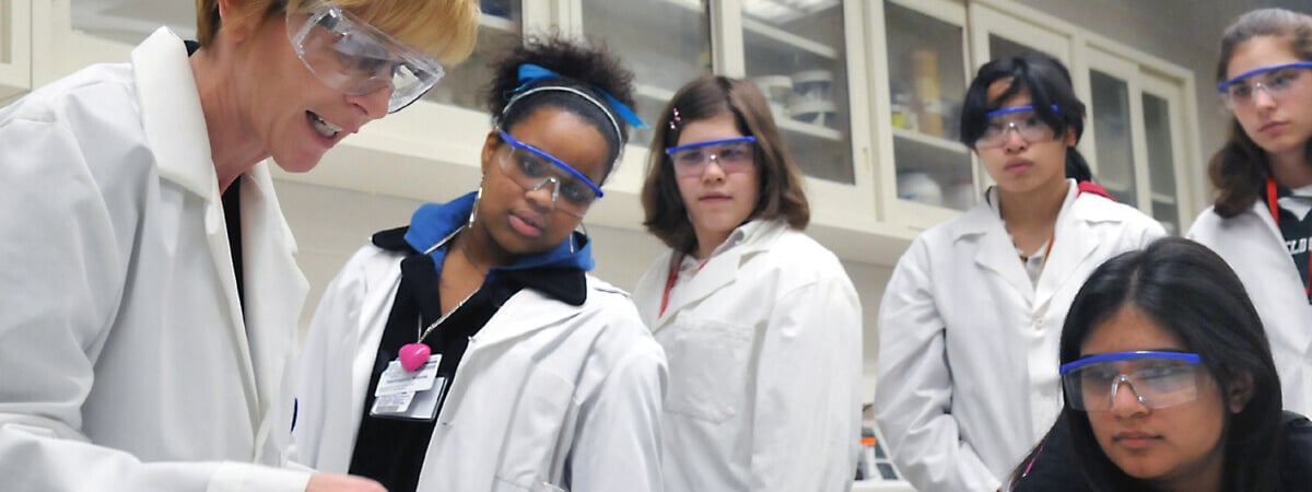 Американским учёным запретили слово «женщина»? В Белом доме отреагировали