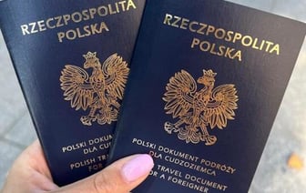 Беларуску с паспортом иностранца не пустили на самолет, но она добилась от авиакомпании извинений и серьезной компенсации