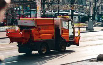 В двух регионах РФ загорелись нефтебазы из-за ударов беспилотников