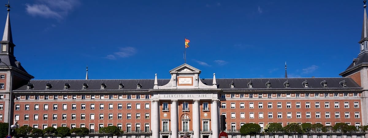 Испания продлила действие налога на сверхприбыль банков на 3 года и повысила его ставку до 7%