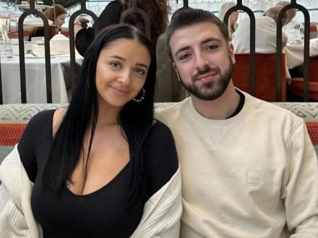 Убиты из арбалета две дочери и жена комментатора Би-би-си