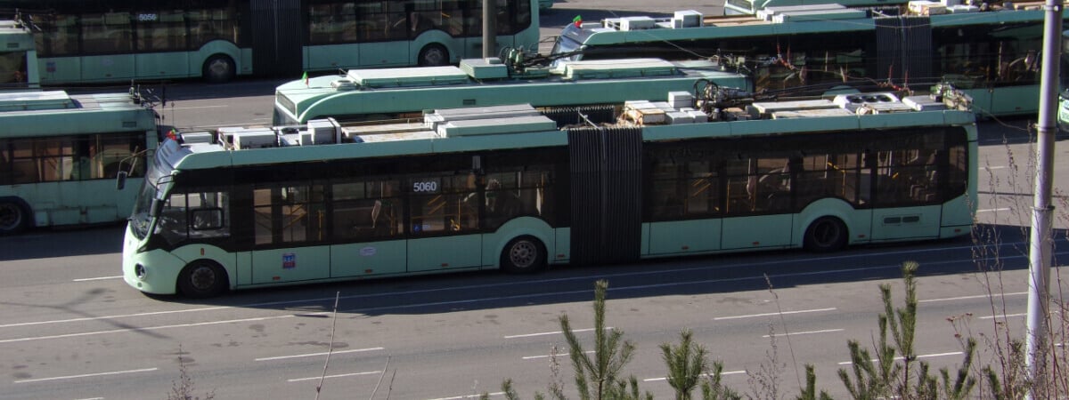 «Не столь значимое повышение» — Мингорисполком на фоне подорожания проезда в транспорте подсчитал его «реальную стоимость». Сколько? — Видео