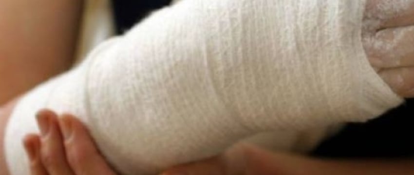 Ребенок сломал руку в парке. Родители пошли в суд и добились компенсации