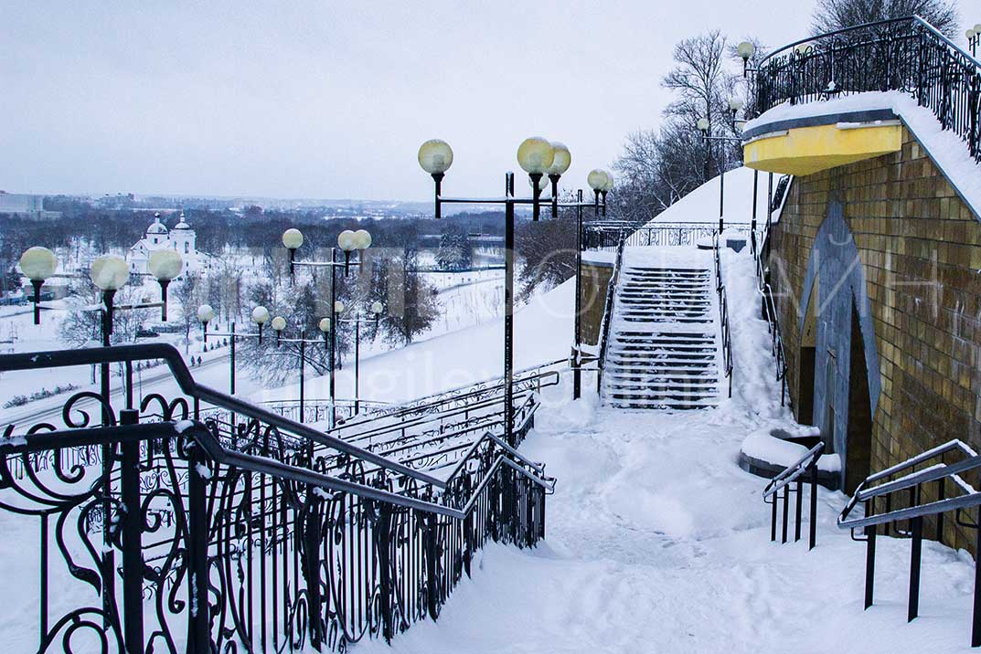 Как бы снег не убирали, его все равно много. Прогулялись по Могилеву