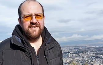 «Пришел, простился с женой и сыном, и ушел». Как бывший директор могилевского музея покинул Беларусь после задержания