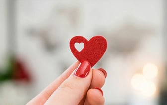 Идеи маникюра ко Дню святого Валентина – для влюбленных и не только