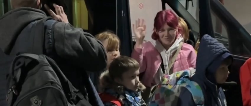 Семья с десятью детьми бежала из Латвии в Беларусь