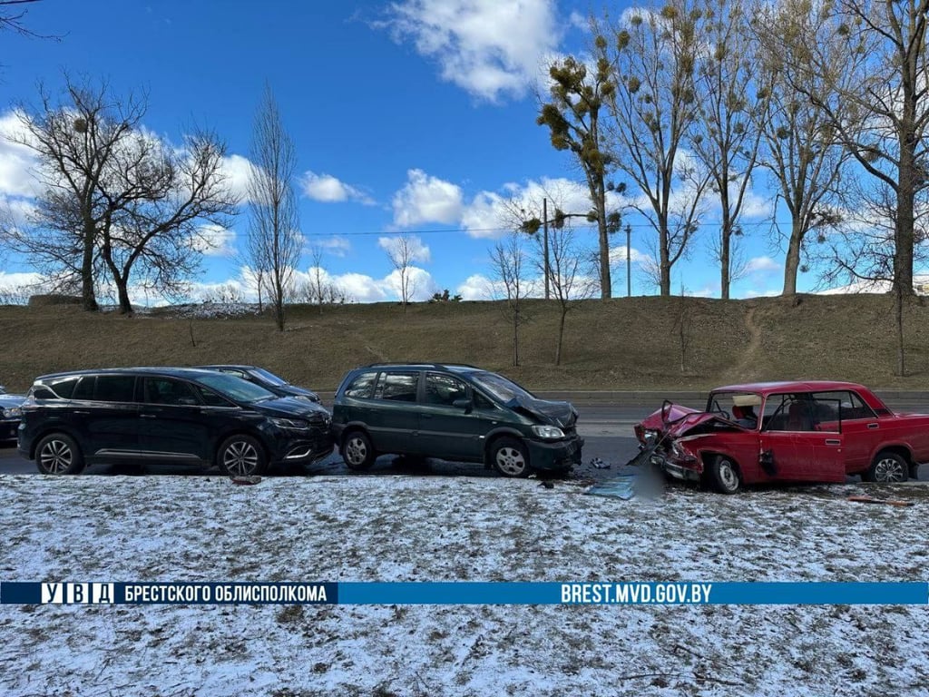 В Барановичах произошло ДТП с участием четырех автомобилей