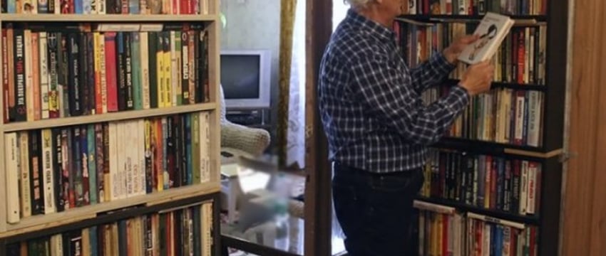 Собирает коллекцию больше 40 лет: посмотрите на внушительную библиотеку жителя Брестской области