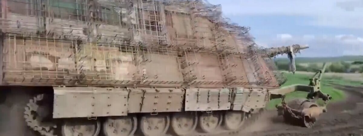 Видео танков-«сараев»: новые российские танки на фронте в Украине