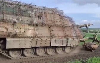 Видео танков-«сараев»: новые российские танки на фронте в Украине