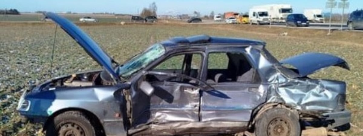 «Форд» вылетел в поле — под Гродно произошла серьезная авария