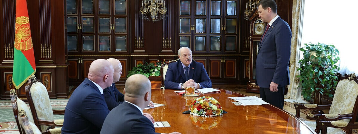 «Заставляйте, учите, требуйте» — Лукашенко потребовал навести порядок в деревнях, а минчанам предложил оплачивать ремонт дворов