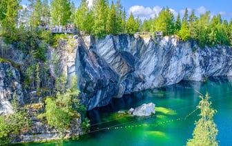 «Машина была уже описана и опечатана». Белорус поехал в Карелию, а его Peugeot 408 едва не увезли на эвакуаторе