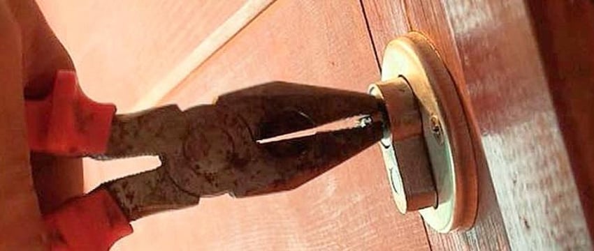 В МЧС пояснили, когда они выезжают на вскрытие дверей в квартире