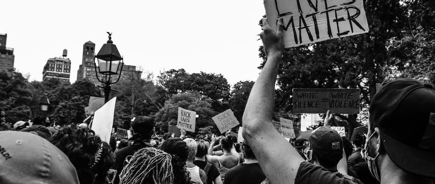 Парень, застреливший 15 человек в Праге, подозревается также в убийстве молодого мужчины и его двухмесячной дочери