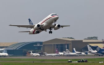 Погибли три человека в результате крушения российского регионального авиалайнера под Москвой: отчет