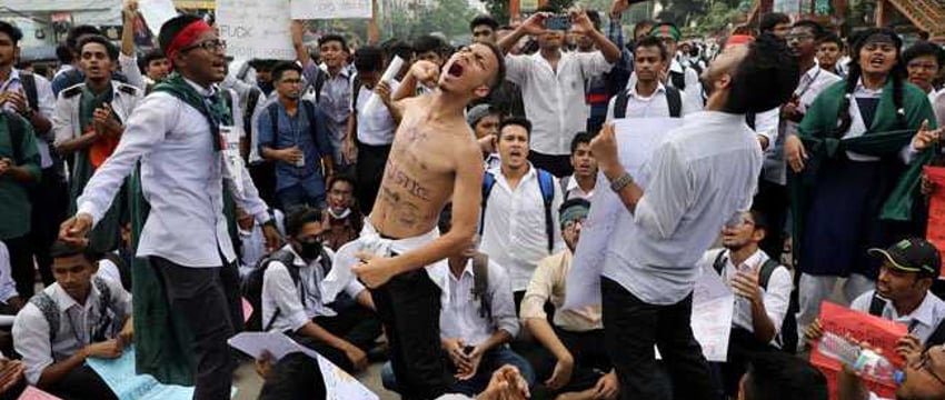 Полиция забрала из больницы трех лидеров студенческого протеста в Бангладеш: отчет