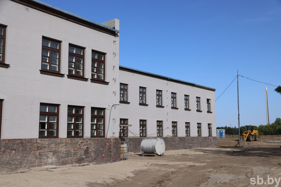 В Бресте премьер-министр Беларуси Роман Головченко ознакомился с производством газовых плит и строительством патриотического центра