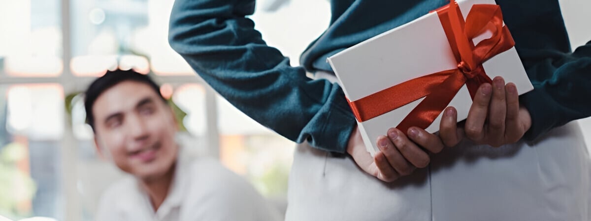 «Мыльно-рыльное, трусы и носки — не комильфо» — Спросили у белорусов, какие подарки хотят на 23 февраля — Мнение