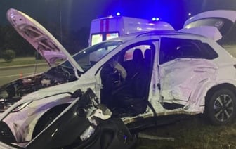 Как в Бресте спасали водителя автомобиля после столкновения с маршруткой — видео