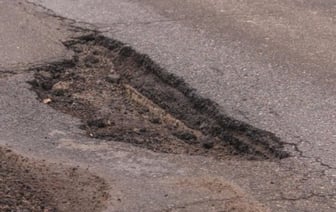 В какой области Беларуси больше всего ям на дорогах?