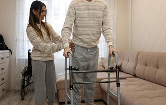 Она – из Дубая, он белорус. Как девушка из Дубая спасает парня после аварии