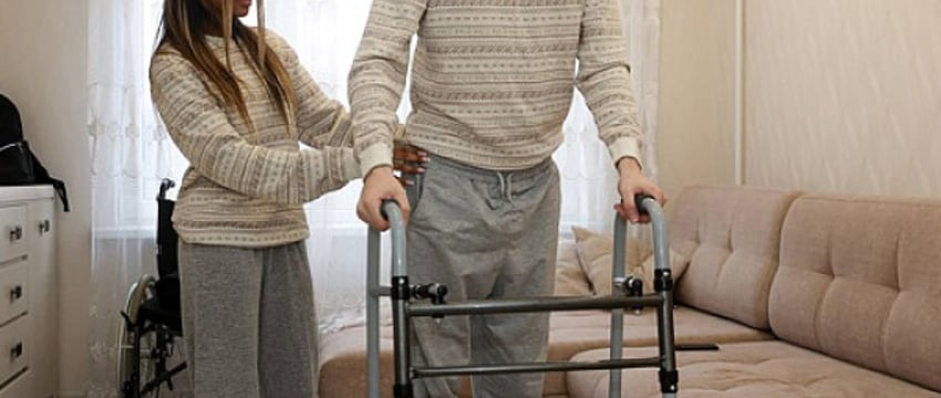 Она – из Дубая, он белорус. Как девушка из Дубая спасает парня после аварии