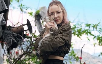 «Ему только кругленькую сумму назвали и все». Гродненский милицейский начальник пытался  освободить дочь из непальской тюрьмы. Не получилось