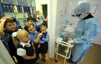 Родителей белорусских школьников попросили подписать «согласие на простое медицинское вмешательство». Главврач объяснил, что это значит — Полезно