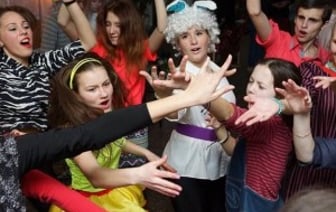 Любовные драмы и конфликты с родными: белорусы поделились историями про испорченный Новый год