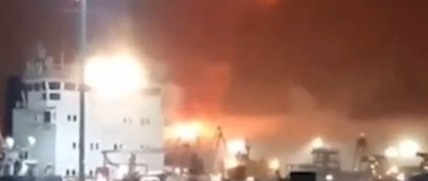 В Ленинградской области горит угольный терминал, были слышны взрывы