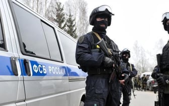 Спецназ ФСБ заблокировал террористов в квартирах Махачкалы и Каспийска