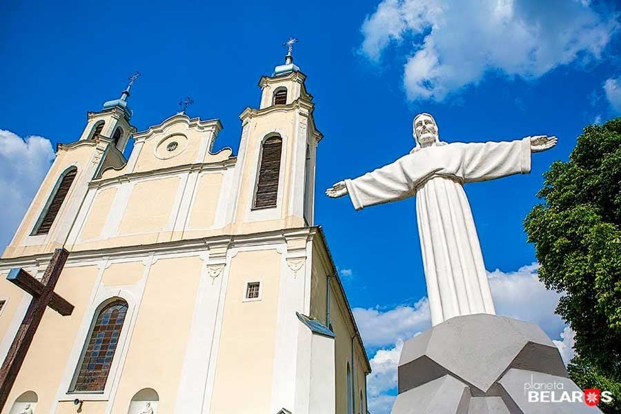 Посмотрите на необычные памятники и скульптуры Беларуси