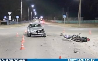 В Брестской области 16-летний юноша катал на мотоцикле 15-летнюю подругу. В них врезался BMW