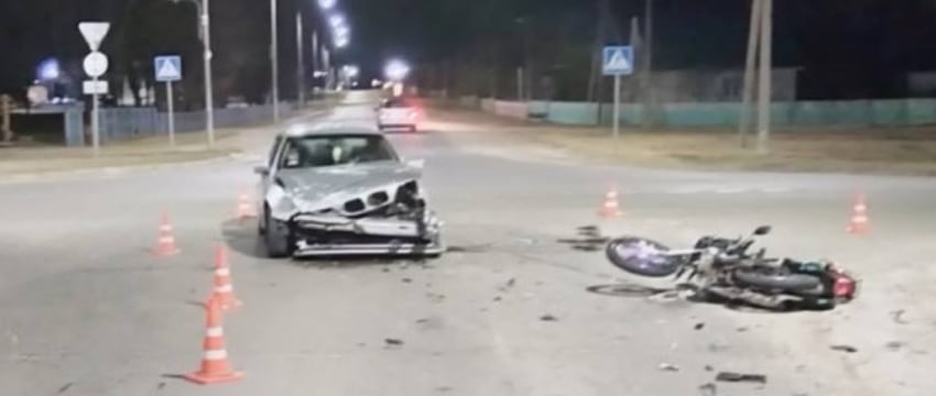 В Брестской области 16-летний юноша катал на мотоцикле 15-летнюю подругу. В них врезался BMW