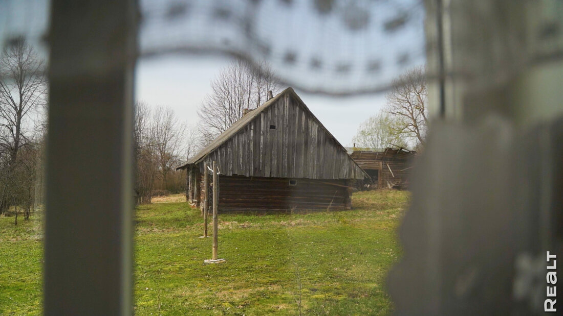 Белоруска восстанавливает родовое гнездо в глухой деревне у реки