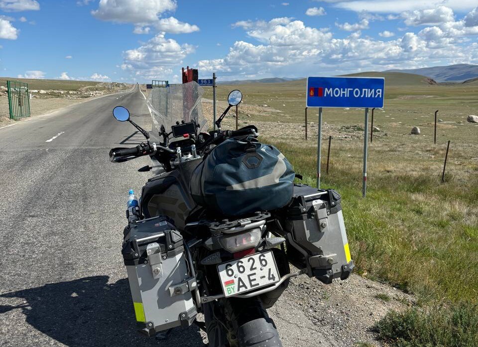 Белорус за месяц проехал 12 000 км на мотоцикле